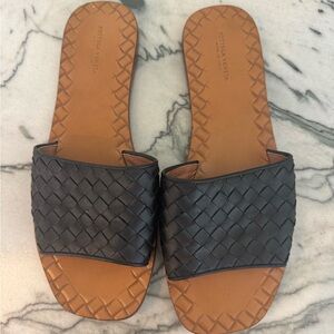 Bottega Veneta interccio Black slides Sandals with Woven Straps